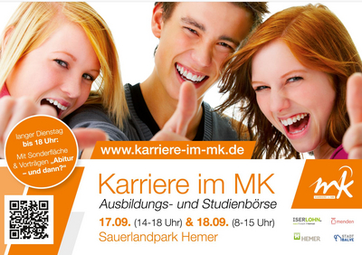 Köpfe drei junger Menschen, die lachen